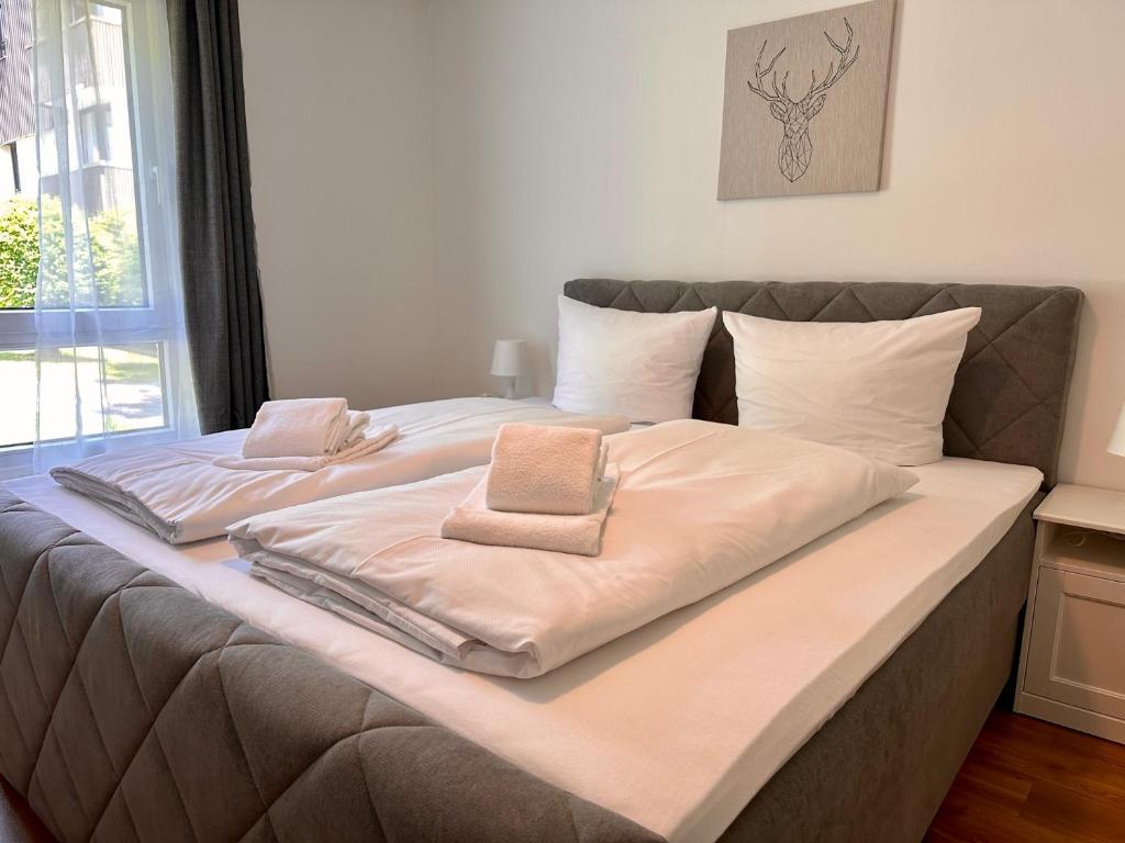Hauptschlafzimmer mit Boxspringbett